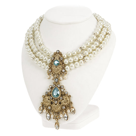 Nilaan Pendant Necklace